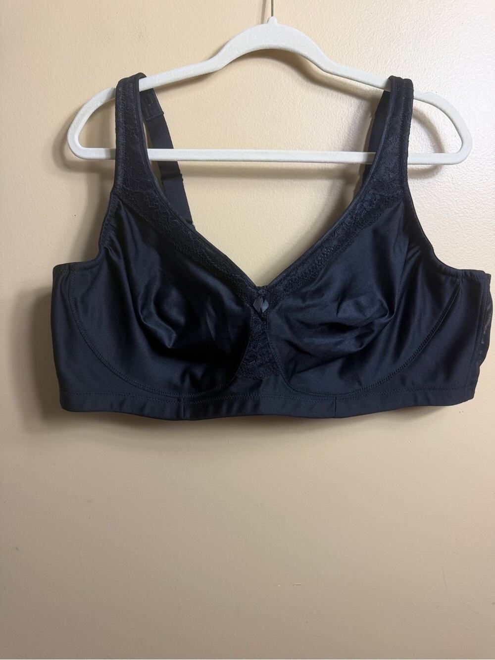 Glamorise no wire black bra. 50D